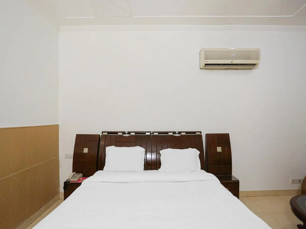 Otel Oyo Townhouse 823 Green Leaf Gurgaon
