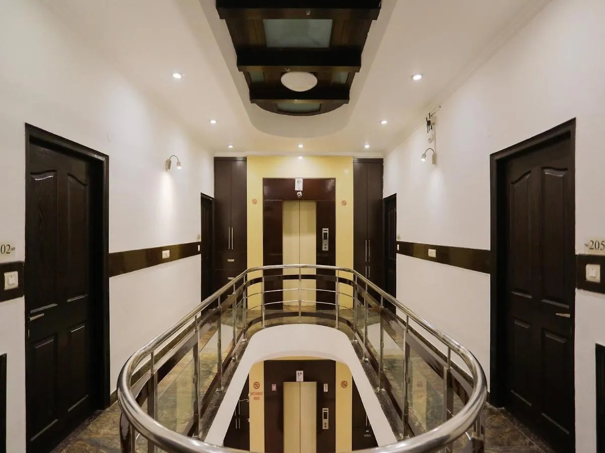 *** Otel Oyo Townhouse 823 Green Leaf Gurgaon Hindistan
