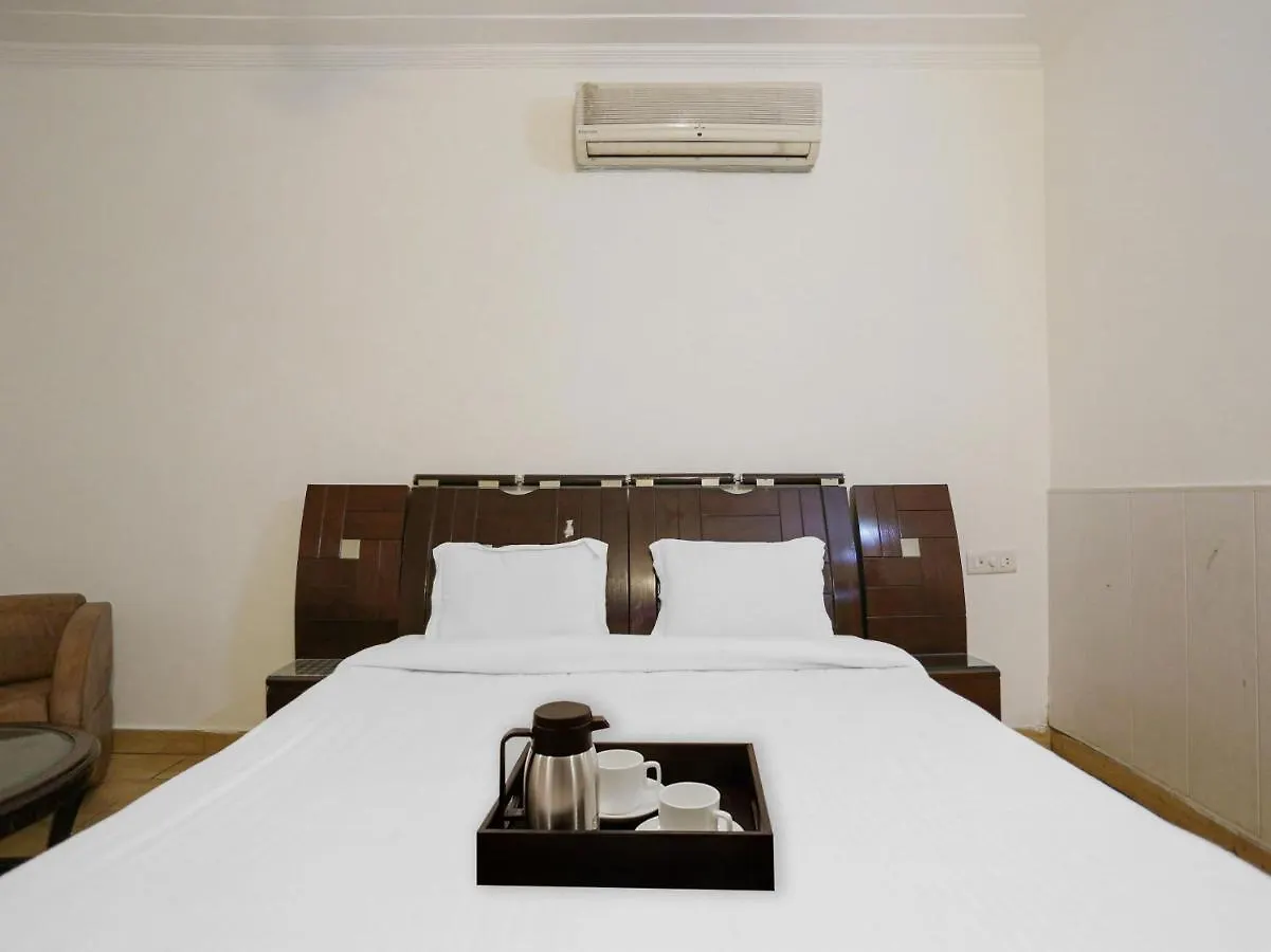 Oyo Townhouse 823 Green Leaf Gurgaon Otel