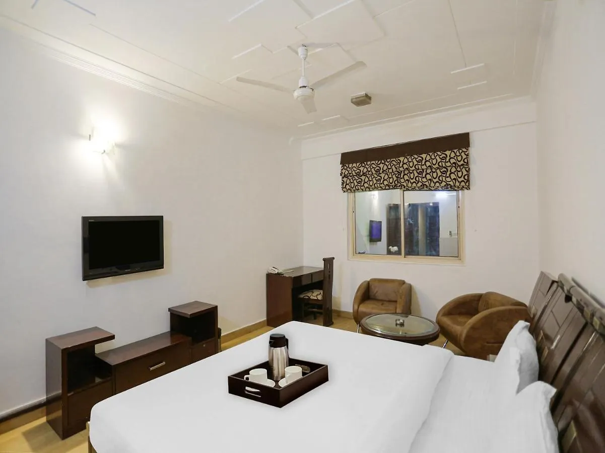 Oyo Townhouse 823 Green Leaf Gurgaon Hindistan