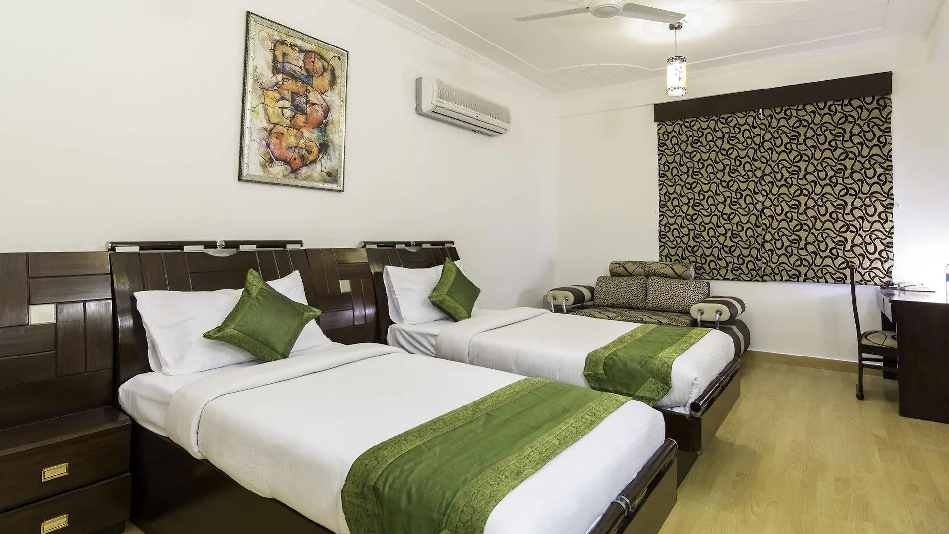 Otel Oyo Townhouse 823 Green Leaf Gurgaon